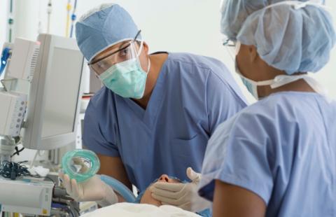 Olsztyn: operacja odtworzenia żuchwy i stawu u pacjenta z nowotworem