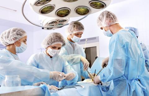 Piaseczno: pionierskie operacje kamicy przy pomocy robota w Szpitalu św. Anny