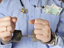 Kalisz: siedmiu lekarzy oskarżonych o korupcję