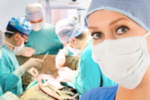 Lekarz z Białegostoku bierze udział w projekcie pomocy ubogim mieszkańcom Afryki