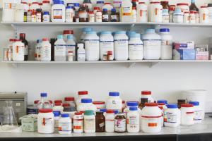 Eksperci: inwestycje przemysłu farmaceutycznego zwiększą bezpieczeństwo lekowe kraju