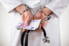Rzeszów: 50 osób podejrzanych o wręczanie łapówek w sprawie lekarza psychiatry i rejestratorki