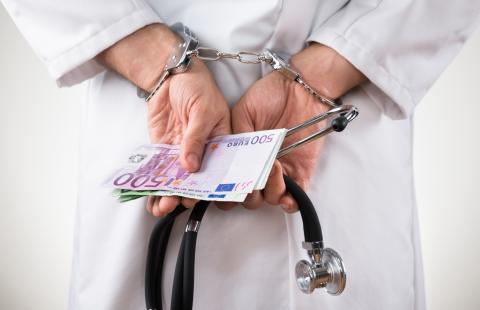 Rzeszów: 50 osób podejrzanych o wręczanie łapówek w sprawie lekarza psychiatry i rejestratorki