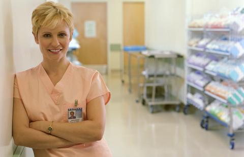 Czy pielęgniarka lub asystent wystawią zwolnienie lekarskie?