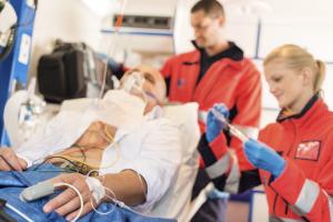 Znane są już nowe zasady doskonalenia zawodowego ratowników medycznych