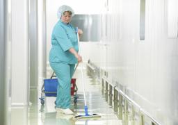 Usługi utrzymania czystości i cateringu w szpitalach zwolnione z VAT