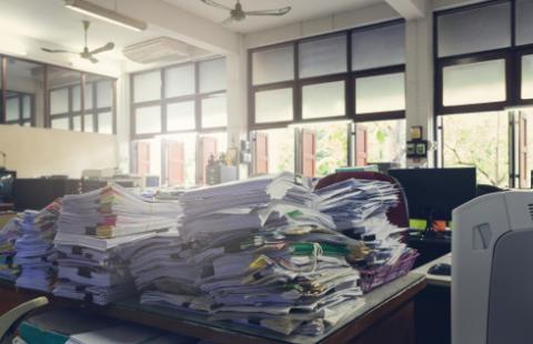 W przypadku gdy pracodawca powołał komisję socjalną w zakładzie pracy, do jej zadań powinno należeć opiniowanie wniosków zawierających oświadczenia o dochodach