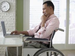 Prawo do pierwszego dodatkowego urlopu, niepełnosprawny pracownik nabywa po roku pracy