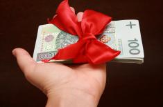 Pieniądze zamiast bonów świątecznych dla pracowników?