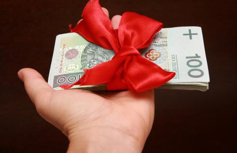 Pieniądze zamiast bonów świątecznych dla pracowników?