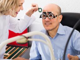 Czy pracodawca musi zwrócić koszt zakupu okularów pracownikowi?