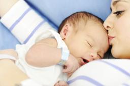 Urlop okolicznościowy: czy trzeba przynieść akt urodzenia dziecka?