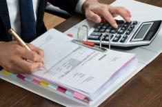 Czy potrącać podatek od świadczeń urlopowych wypłacanych z ZFŚS?