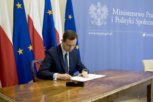 Minister pracy: wynagrodzenia w Polsce muszą pójść w górę