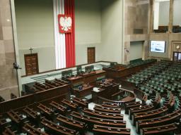 Sejm uchwalił zmiany w przyznawaniu najniższych emerytur