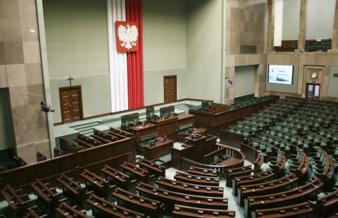 Sejm uchwalił zmiany w przyznawaniu najniższych emerytur