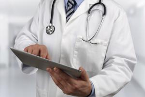 97 proc. lekarzy nie jest gotowych na e-zwolnienia od 2018 r.