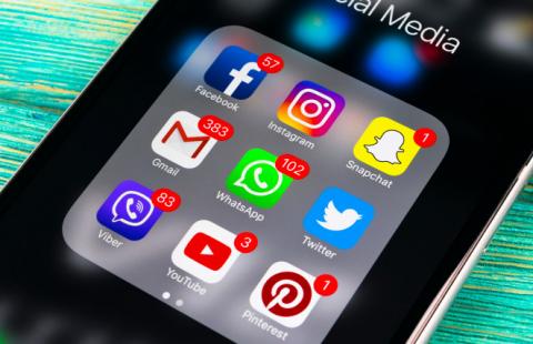 Pracy najczęściej szukamy w czwartki i niedziele