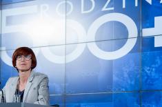 Rafalska: nie pracujemy nad zmianami w 500 plus