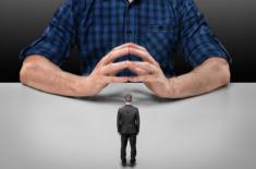 Pracownicy tracą pewność siebie wraz z wiekiem