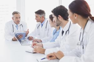 Pracownicy medyczni chcą dokumentu na wzór Karty Nauczyciela