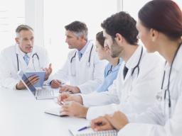 Pracownicy medyczni chcą dokumentu na wzór Karty Nauczyciela