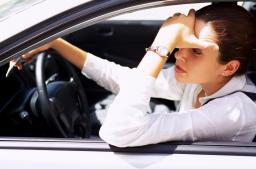 Czy wypadek przy wymianie koła w samochodzie służbowym jest wypadkiem przy pracy?