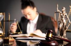 Attorney-at-law, advocate, counsellor-at-law i associate - angielski rządzi w polskich kancelariach