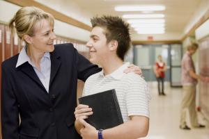 Dyrektor, który samowolnie poprawił uczniom oceny, ukarany naganą