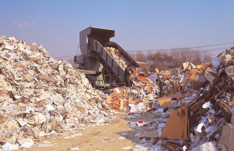 Gminy dostaną wsparcie finansowe na usuwanie nielegalnych składowisk odpadów