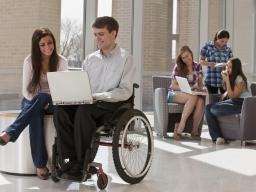 NIK: Wciąż wiele barier dla niepełnosprawnych studentów