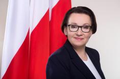 Zalewska: Więcej etatów, wyższe pensje. Reforma idzie dobrze