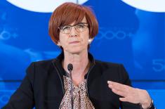 Rafalska: Rząd nie zabiera 500+ rodzicom samotnie wychowującym dzieci