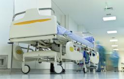 Szpitale masowo likwidują łóżka
