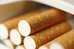 Sprzedaż papierosów w Polsce zagrożona coraz bardziej