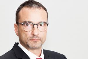 Zrezygnował Marcin Czech, wiceminister zdrowia odpowiedzialny za leki