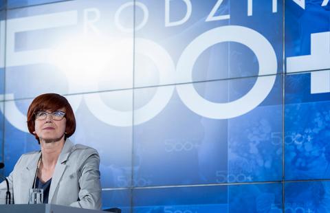Rafalska: "500 plus" na pierwsze dziecko będzie przysługiwało na wniosek