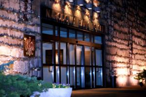 NBP ujawnił kolejne informacje o zarobkach. Tym razem już z 23 lat