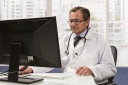Poziom refundacji na e-recepcie za lekarza wypełni system informatyczny