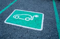 Coraz więcej hulajnóg, rowerów i małych aut na prąd w miastach