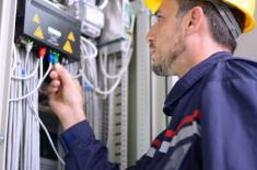 Operatorzy TV kwestionują decyzje prezesa UKE o kablowaniu budynków