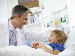 NFZ pokryje koszty pobytu rodzica przy dziecku w szpitalu  - Senat  za ustawą