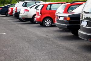 NIK: Parkowanie płatne w miastach nie zawsze legalne