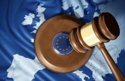 Rzecznik TSUE: Obniżenie wieku przechodzenia sędziów w stan spoczynku narusza prawo UE