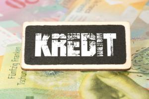 Niższy pułap pozaodsetkowych kosztów kredytu i nadzór KNF w projekcie ustawy antylichwiarskiej