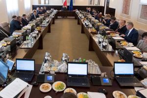 Rząd: Prawo znaków towarowych, płace i informacja o środowisku