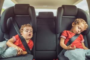 Dziecko w aucie bez fotelika - to się nadal często zdarza