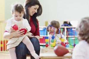 Wychowawcy w przedszkolach mogą nie dostać 300 złotych dodatku