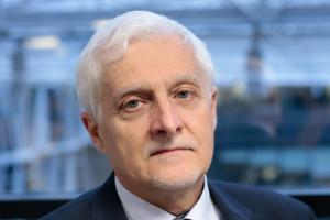 Zawistowski: Organy władzy państwowej nie mogą kwestionować prawomocnych orzeczeń 