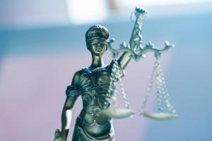 Prokurator jak nadsędzia - MS konsekwentnie zwiększa prokuratorskie uprawnienia